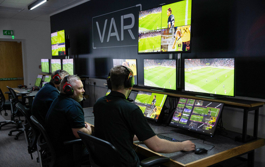 Dampak Besar Teknologi VAR terhadap Sepak Bola Modern
