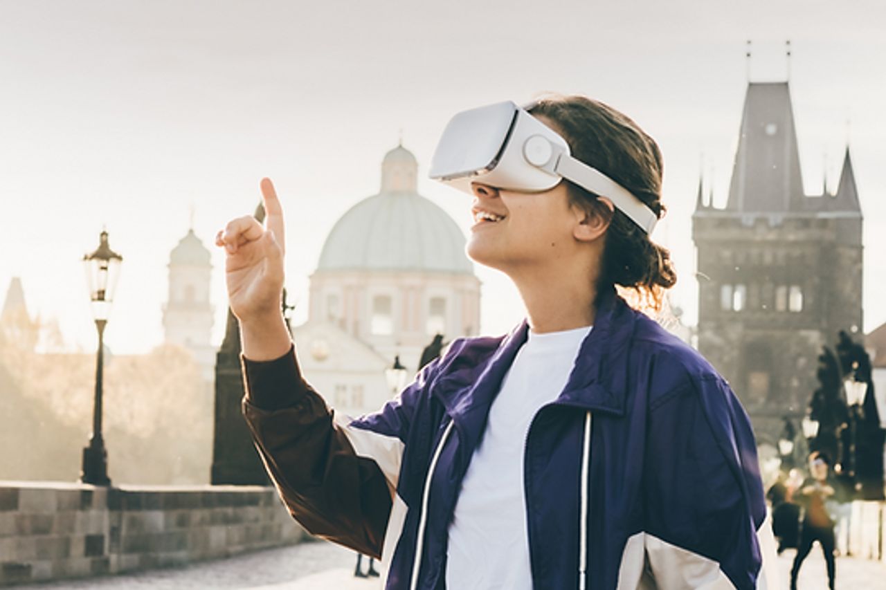 Wisata Virtual AR 2025: Menjelajahi Dunia Tanpa Batas Lewat Teknologi Augmented Reality